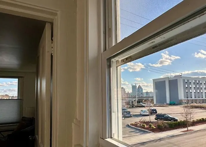 Unique Artsy 2 Bdrm 1.5 Mi From Downtown Apartment Pittsburgh