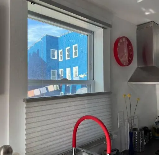 Unique Artsy 2 Bdrm 1.5 Mi From Downtown *