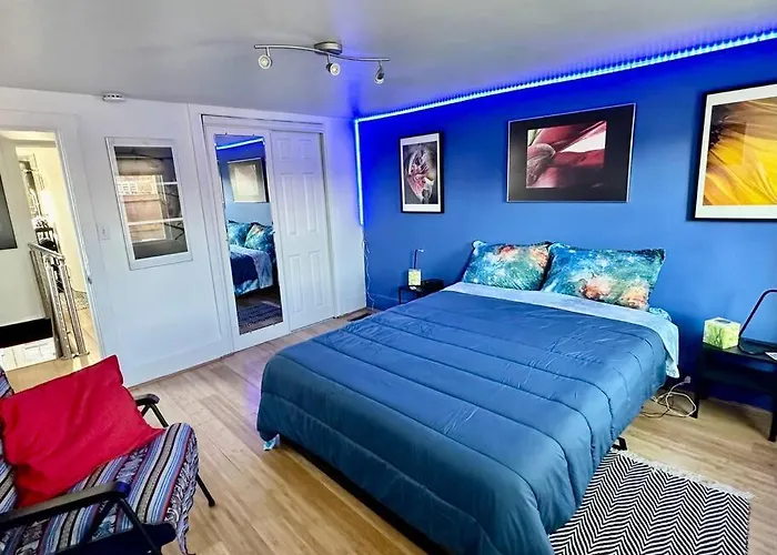 Unique Artsy 2 Bdrm 1.5 Mi From Downtown *