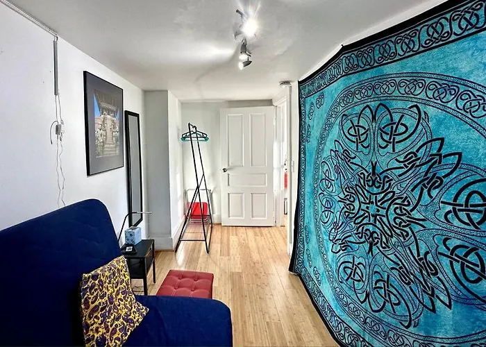 Unique Artsy 2 Bdrm 1.5 Mi From Downtown *
