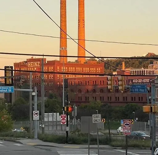 Unique Artsy 2 Bdrm 1.5 Mi From Downtown Apartment Pittsburgh